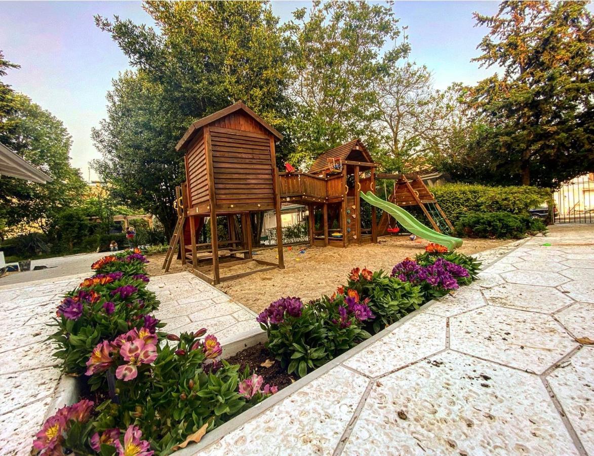 Friends Family Hotel Lozenets Εξωτερικό φωτογραφία